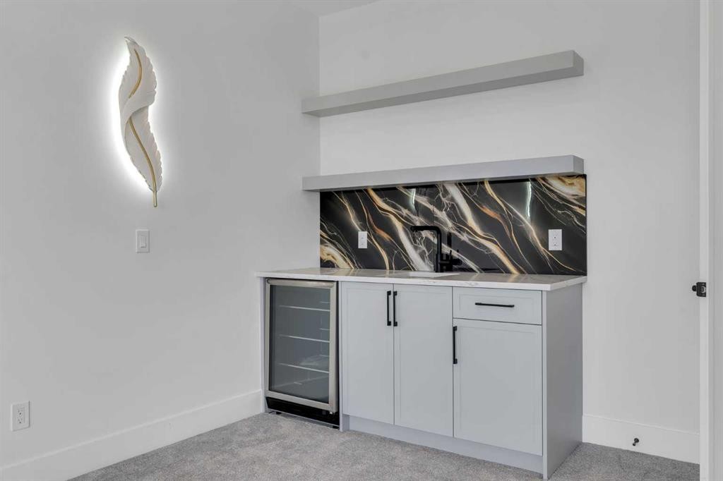 223 Kinniburgh Loop, Chestermere, AB - Indoor Photo Showing Other Room