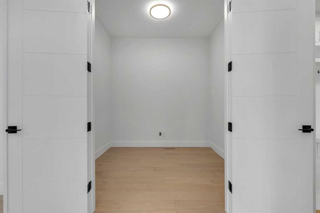 223 Kinniburgh Loop, Chestermere, AB - Indoor Photo Showing Other Room