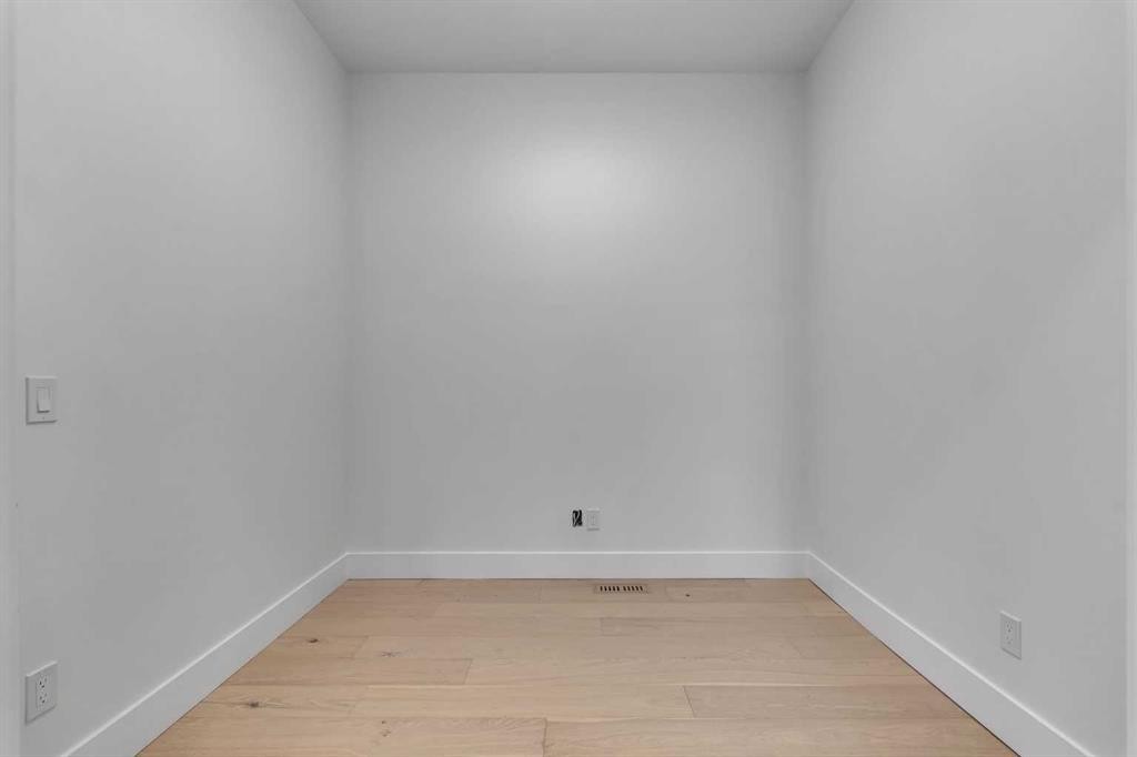 223 Kinniburgh Loop, Chestermere, AB - Indoor Photo Showing Other Room