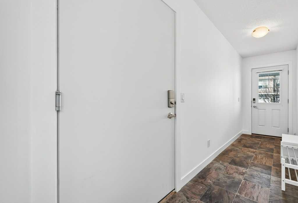 516 Sage Hill Grove Nw, Calgary, AB - Indoor Photo Showing Other Room