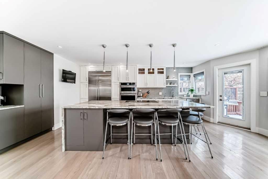 256 Riverside Mews Se, Calgary, AB - Indoor Photo Showing Kitchen With Upgraded Kitchen