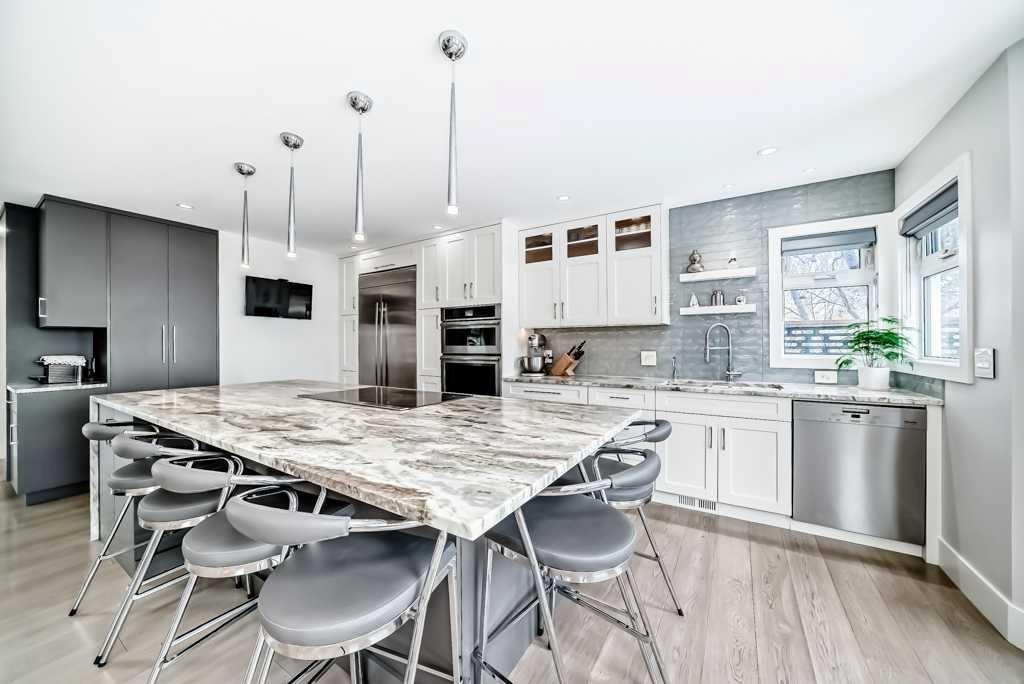 256 Riverside Mews Se, Calgary, AB - Indoor