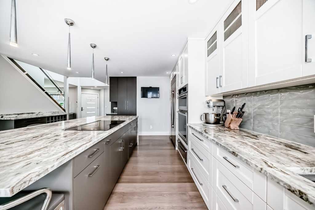 256 Riverside Mews Se, Calgary, AB - Indoor Photo Showing Kitchen With Upgraded Kitchen