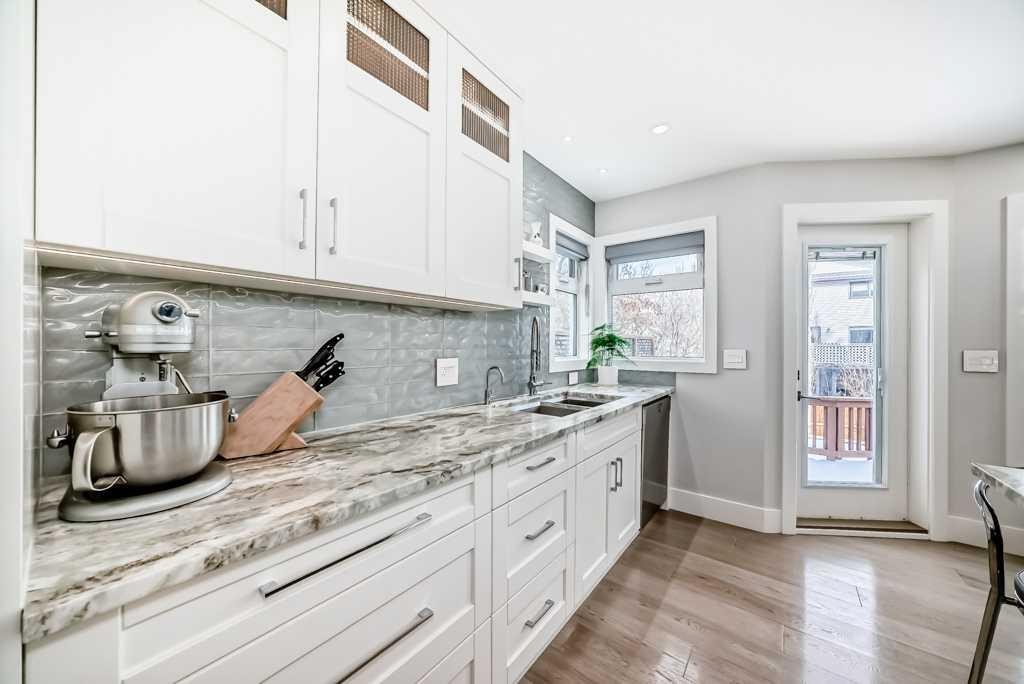 256 Riverside Mews Se, Calgary, AB - Indoor Photo Showing Kitchen With Upgraded Kitchen