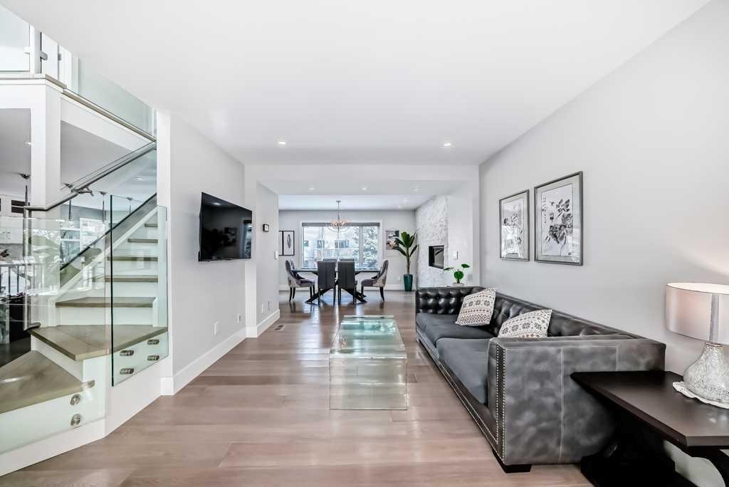 256 Riverside Mews Se, Calgary, AB - Indoor