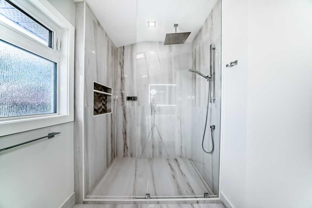 256 Riverside Mews Se, Calgary, AB - Indoor