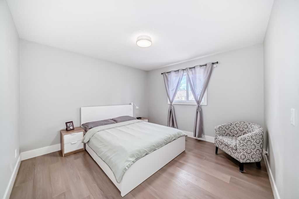 256 Riverside Mews Se, Calgary, AB - Indoor Photo Showing Bedroom