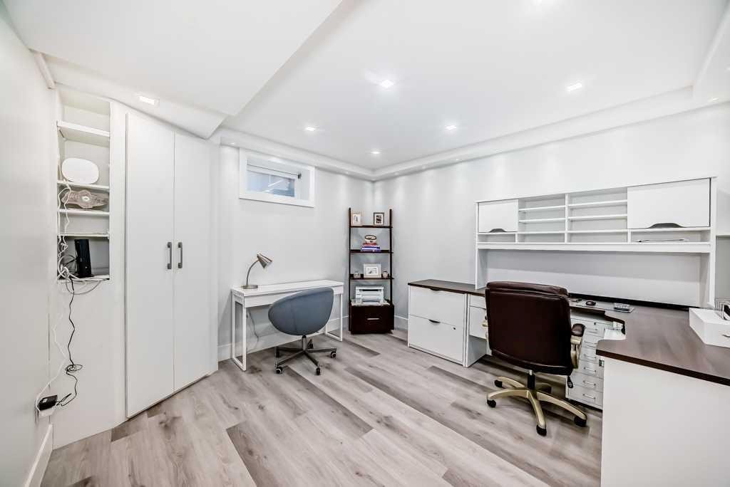 256 Riverside Mews Se, Calgary, AB - Indoor Photo Showing Office