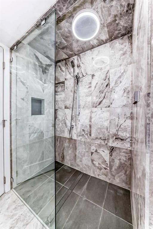 256 Riverside Mews Se, Calgary, AB - Indoor Photo Showing Bathroom