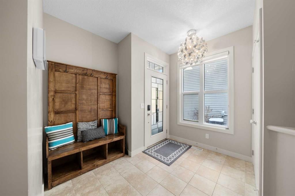 151 Heritage View, Cochrane, AB - Indoor Photo Showing Other Room