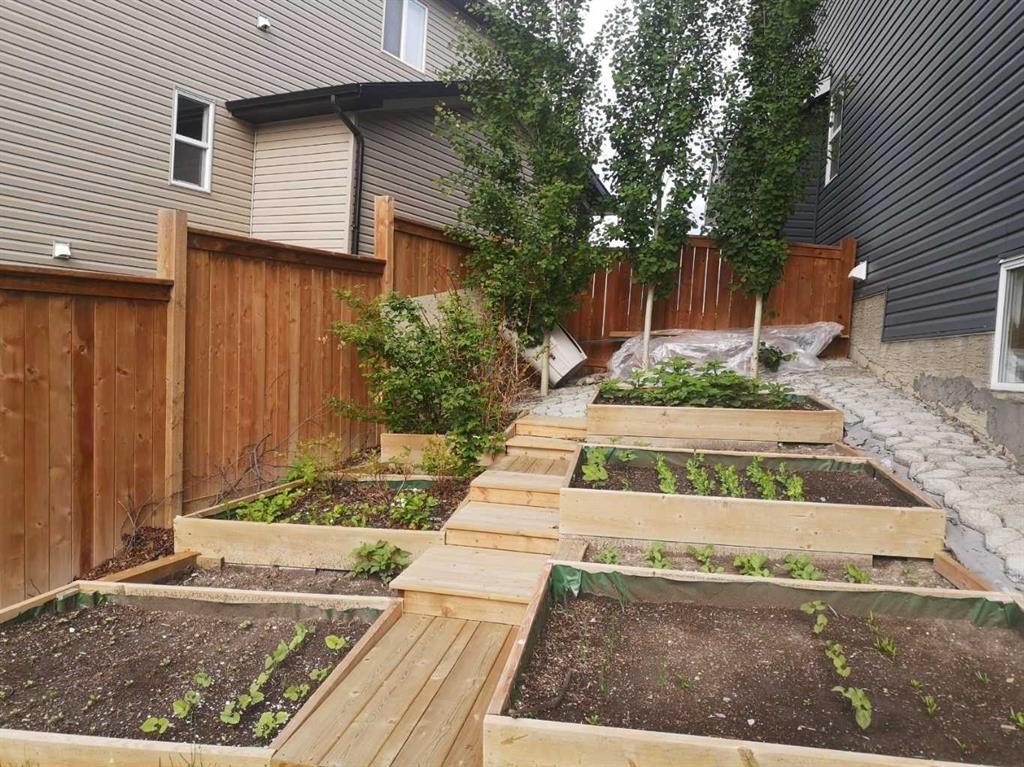 151 Heritage View, Cochrane, AB - Outdoor