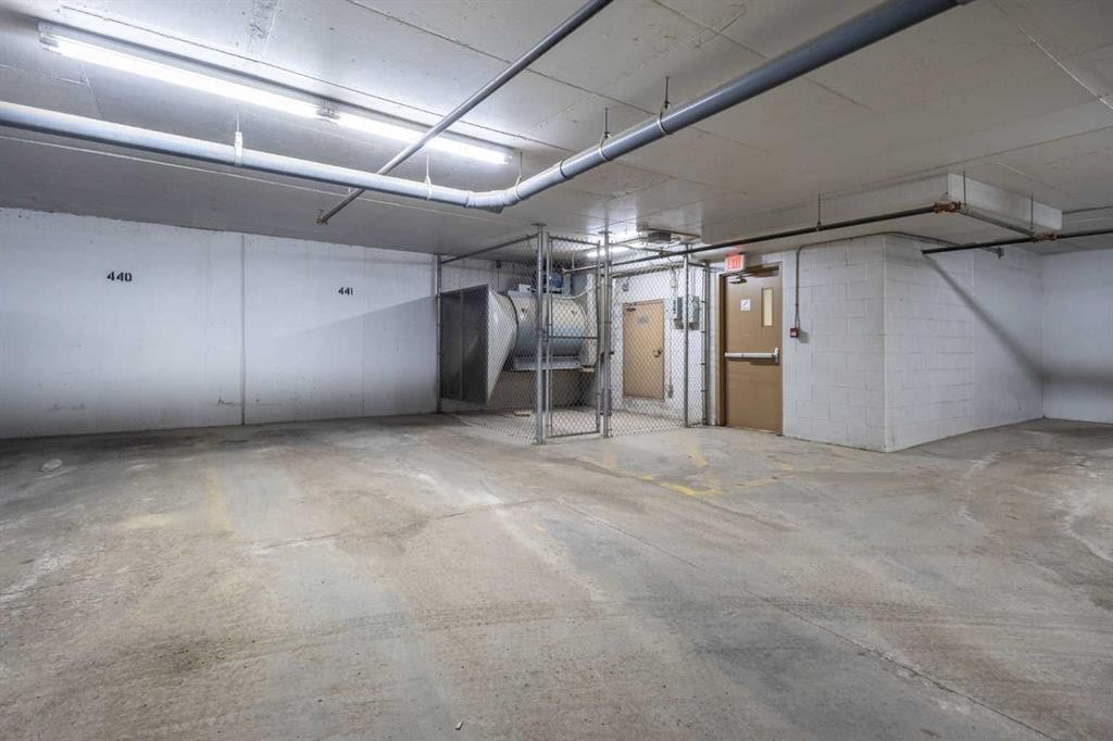 1903-1320 1 Street Se, Calgary, AB - Indoor Photo Showing Garage