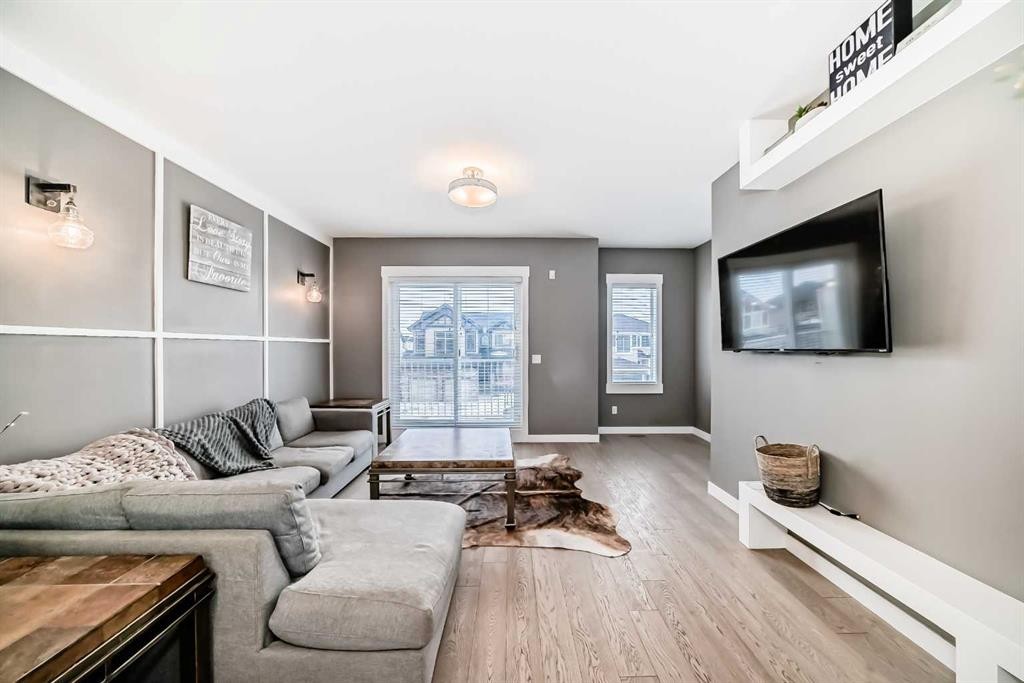 53-111 Rainbow Falls, Chestermere, AB - Indoor Photo Showing Living Room