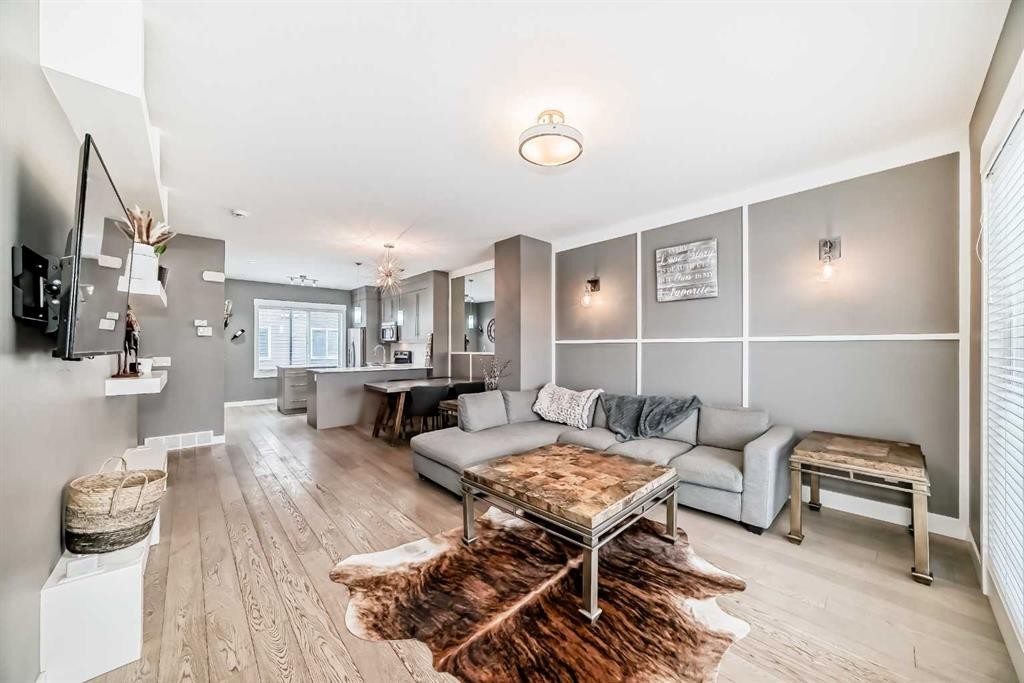 53-111 Rainbow Falls, Chestermere, AB - Indoor Photo Showing Living Room