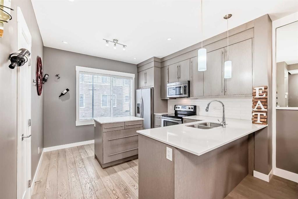 53-111 Rainbow Falls, Chestermere, AB - Indoor Photo Showing Kitchen With Double Sink With Upgraded Kitchen