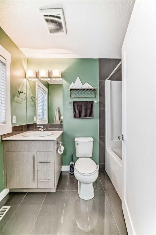 53-111 Rainbow Falls, Chestermere, AB - Indoor Photo Showing Bathroom