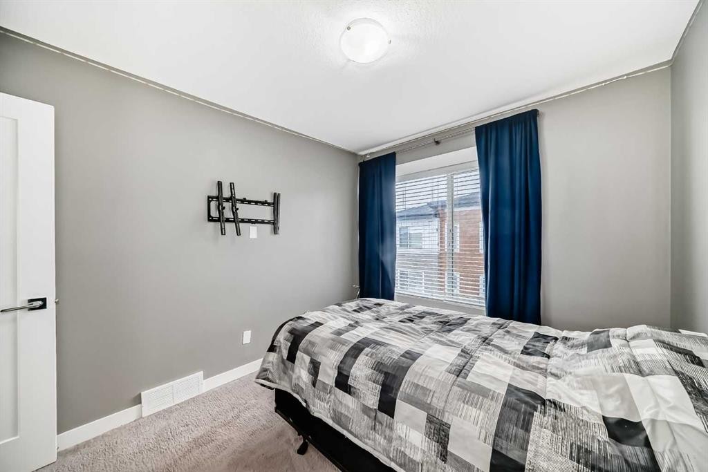 53-111 Rainbow Falls, Chestermere, AB - Indoor Photo Showing Bedroom