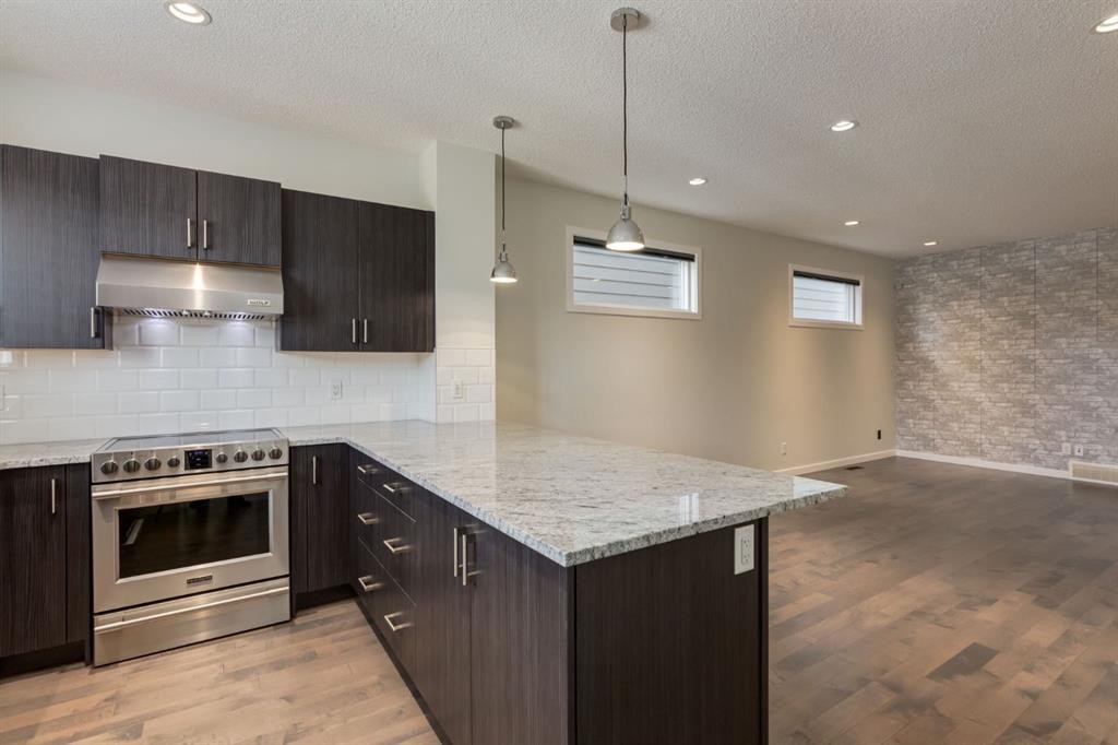 28 Masters Link Se, Calgary, AB - Indoor Photo Showing Kitchen With Upgraded Kitchen