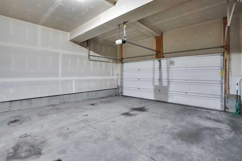 214 Cityside Grove Ne, Calgary, AB - Indoor Photo Showing Garage