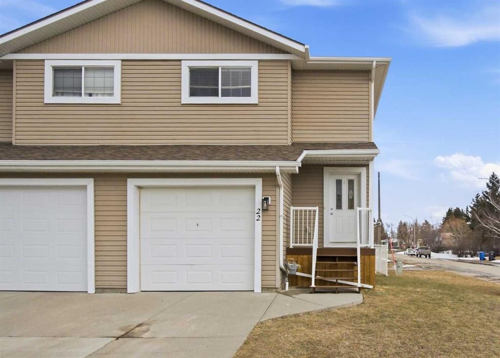 22-2002 22 Avenue, Bowden, AB - Outdoor With Exterior