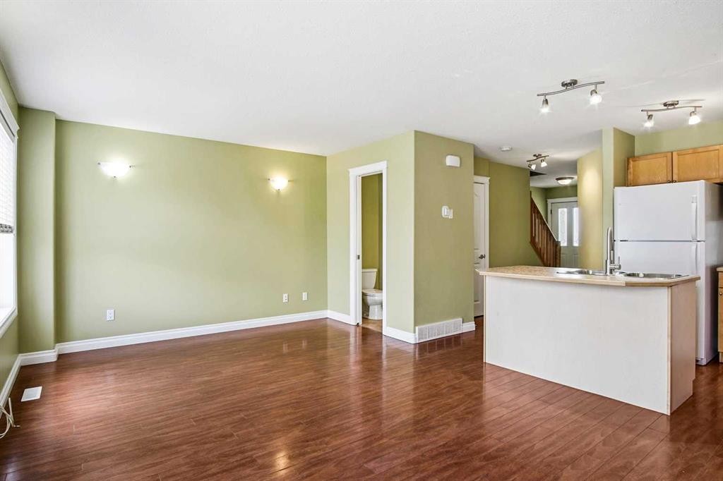22-2002 22 Avenue, Bowden, AB - Indoor Photo Showing Kitchen