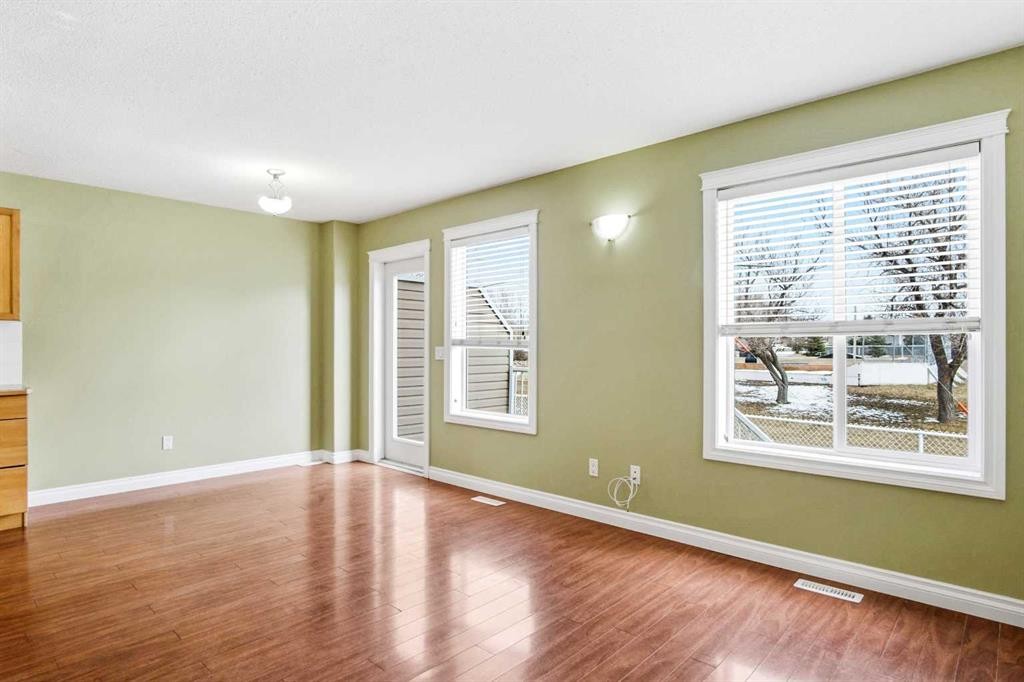 22-2002 22 Avenue, Bowden, AB - Indoor Photo Showing Other Room