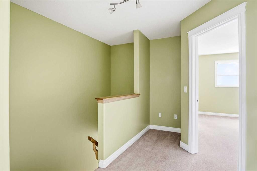 22-2002 22 Avenue, Bowden, AB - Indoor Photo Showing Other Room