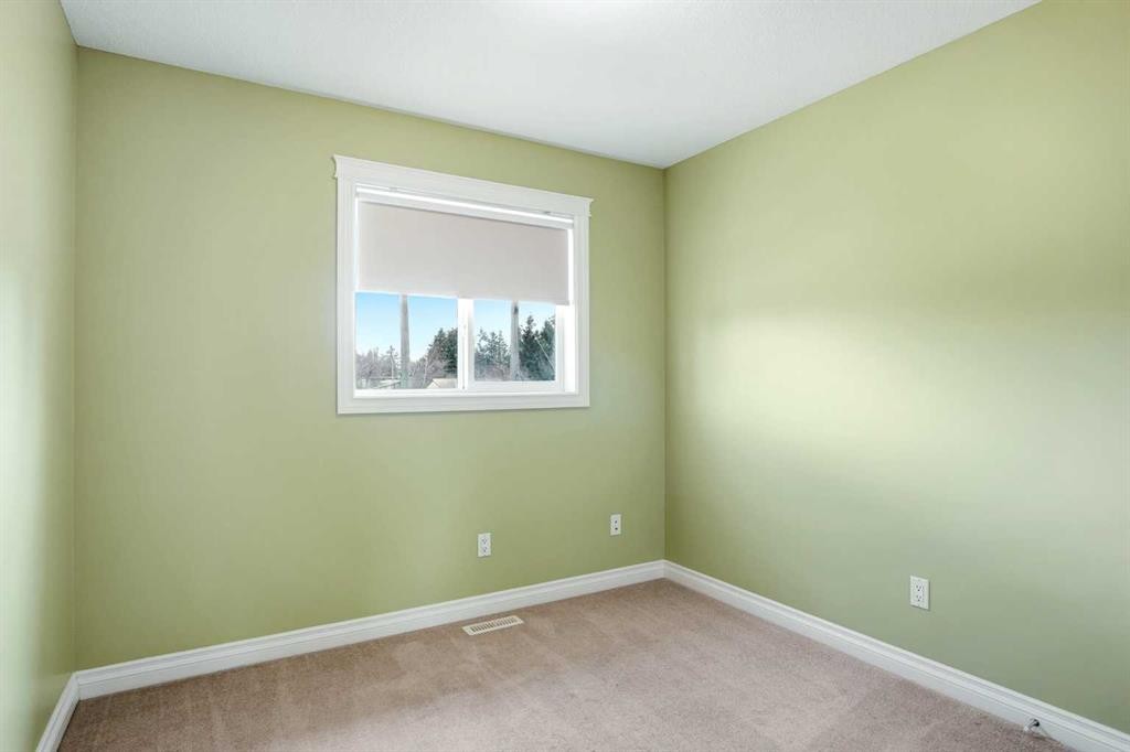 22-2002 22 Avenue, Bowden, AB - Indoor Photo Showing Other Room