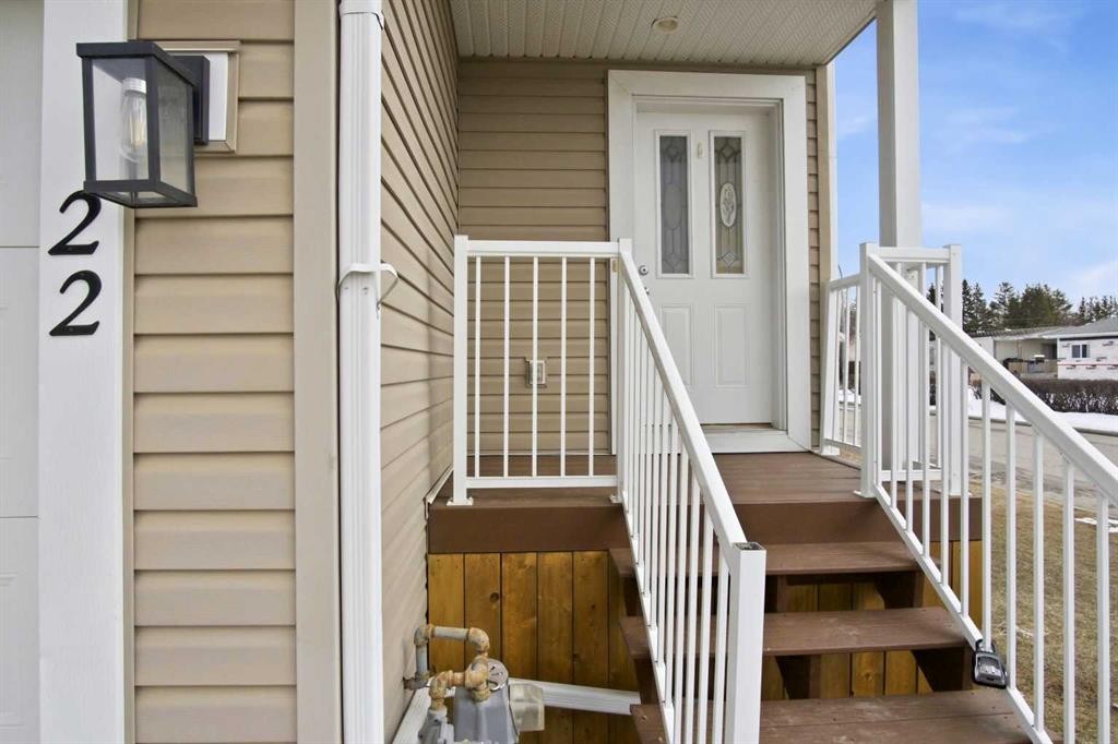 22-2002 22 Avenue, Bowden, AB - Outdoor With Exterior