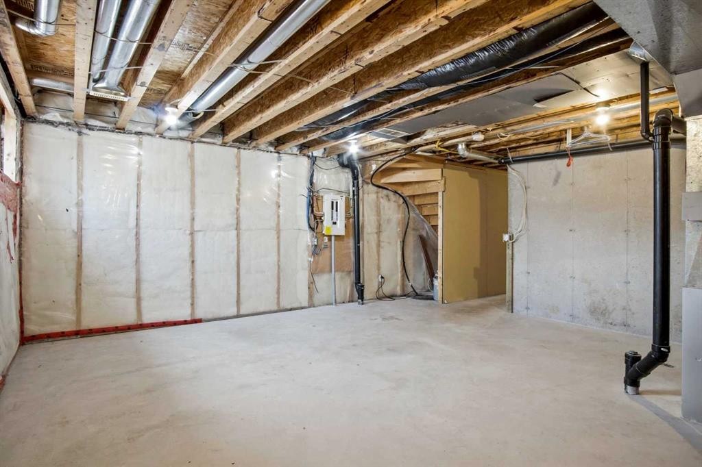 22-2002 22 Avenue, Bowden, AB - Indoor Photo Showing Basement