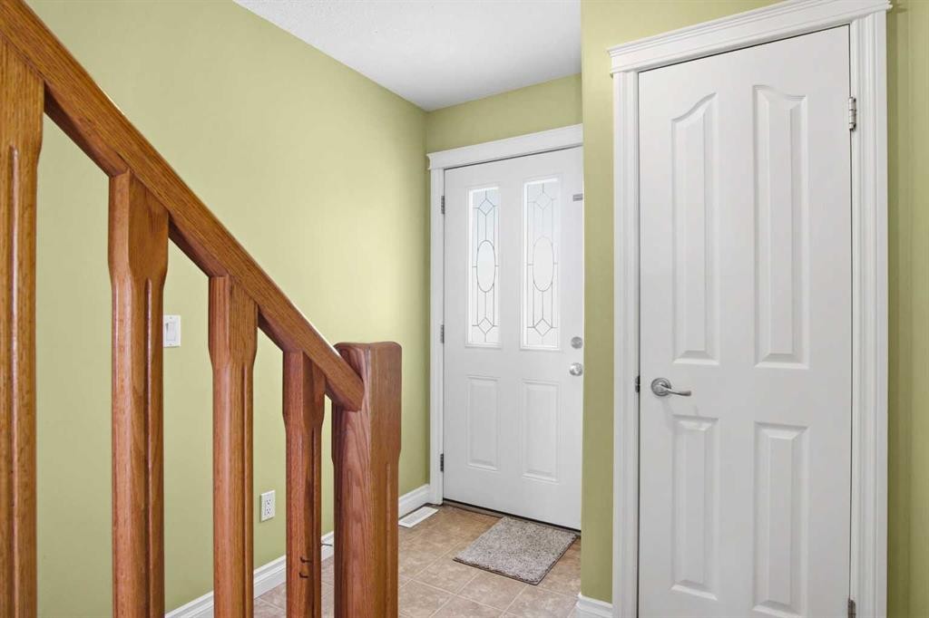 22-2002 22 Avenue, Bowden, AB - Indoor Photo Showing Other Room