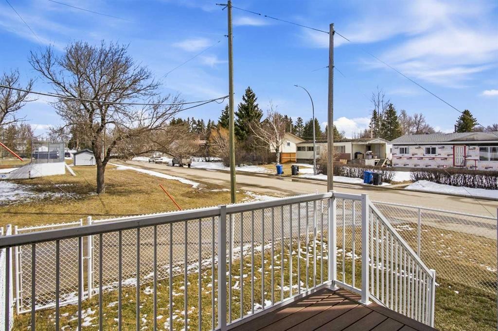 22-2002 22 Avenue, Bowden, AB - Outdoor