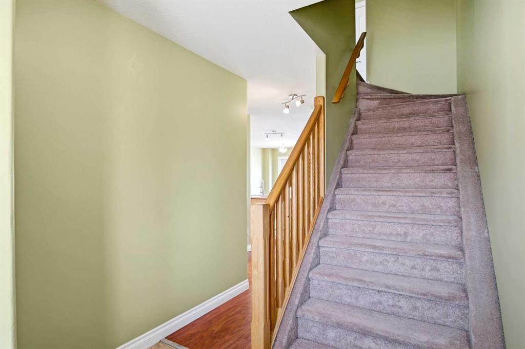 22-2002 22 Avenue, Bowden, AB - Indoor Photo Showing Other Room