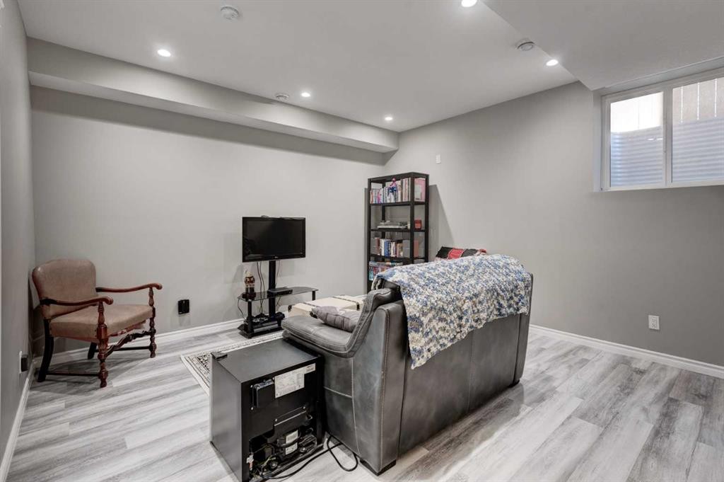 255 Riviera Way, Cochrane, AB