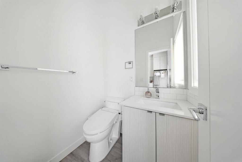 505-101 Panatella Square Nw, Calgary, AB - Indoor Photo Showing Bathroom