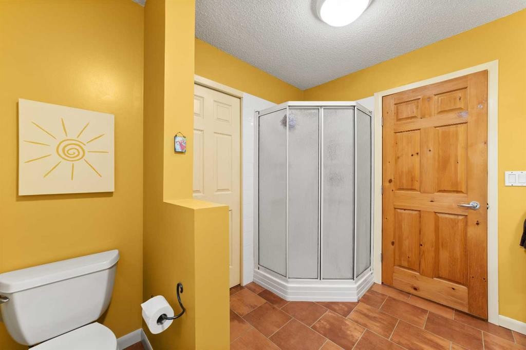 25 Westheights Drive, Didsbury, AB - Indoor Photo Showing Bathroom