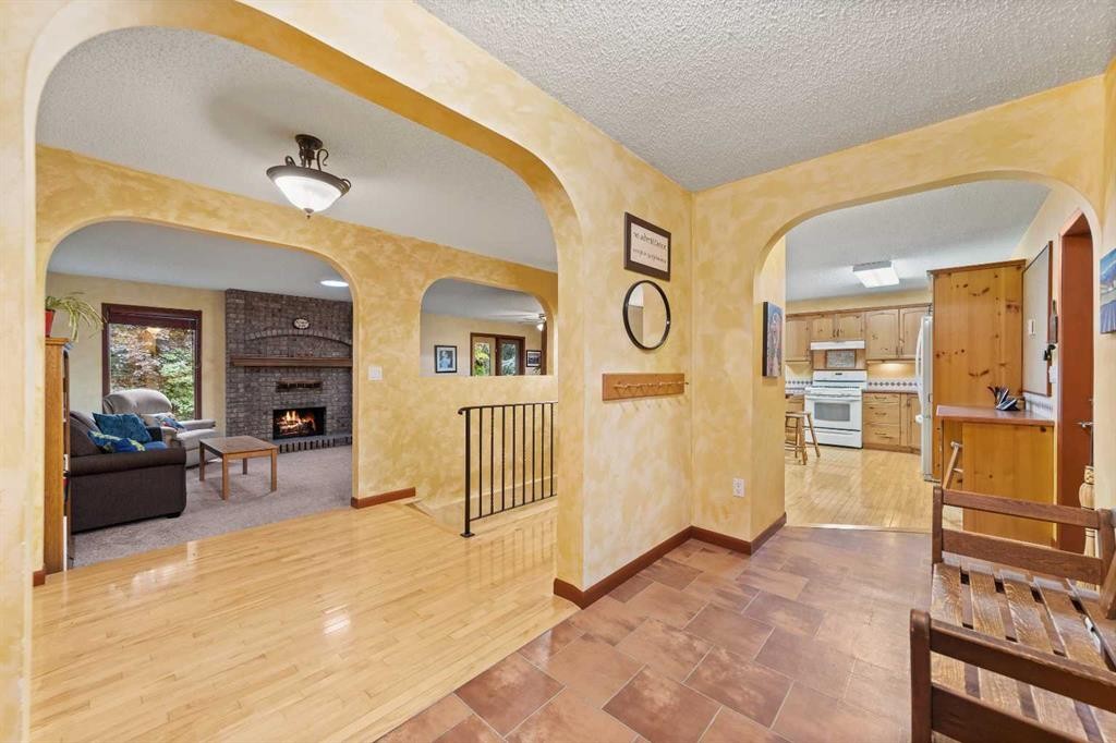 25 Westheights Drive, Didsbury, AB - Indoor Photo Showing Other Room