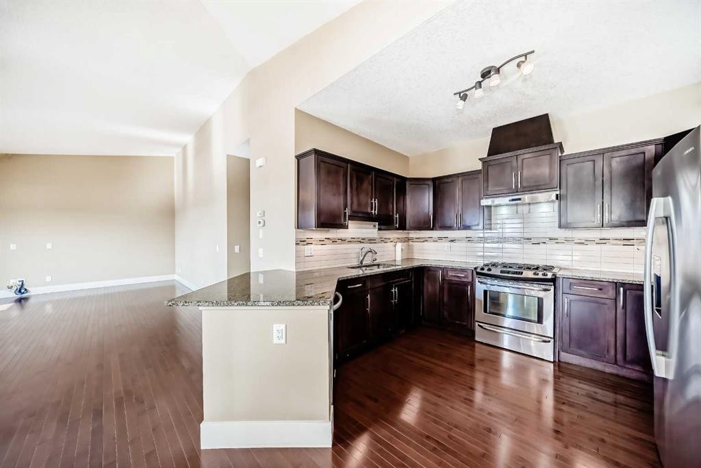 520 Rocky Vista Gardens Nw, Calgary, AB