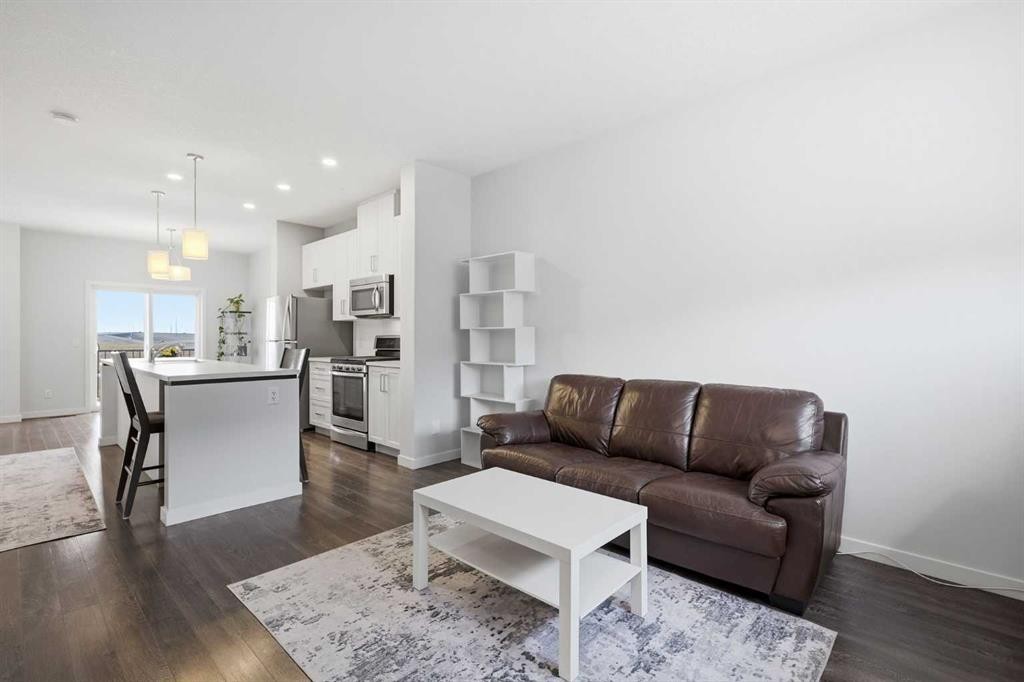 44 Copperstone Common Se, Calgary, AB - Indoor Photo Showing Living Room