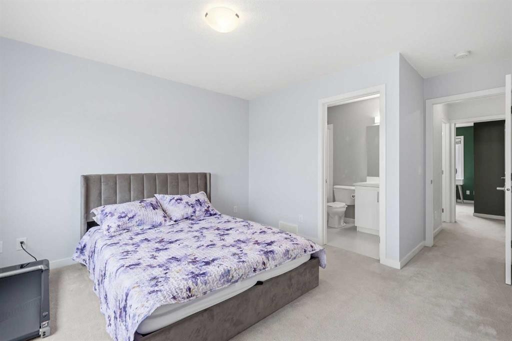 44 Copperstone Common Se, Calgary, AB - Indoor Photo Showing Bedroom
