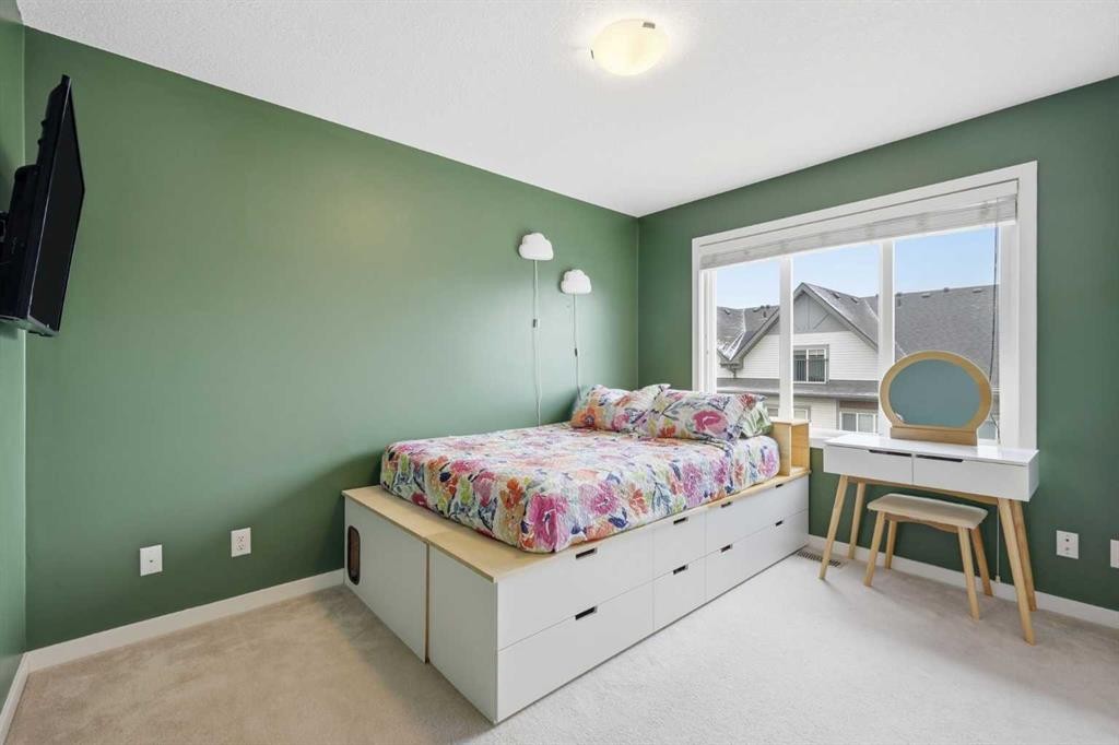 44 Copperstone Common Se, Calgary, AB - Indoor Photo Showing Bedroom
