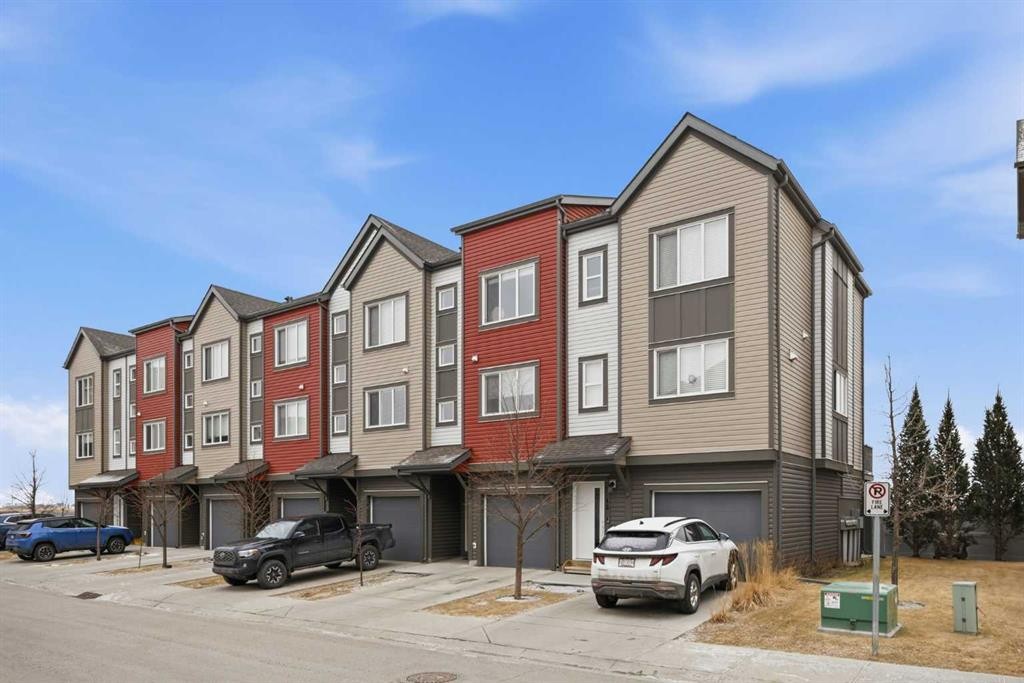 44 Copperstone Common Se, Calgary, AB - Outdoor With Facade