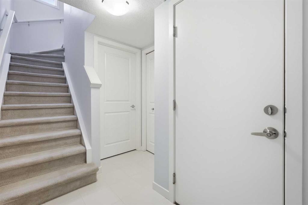 44 Copperstone Common Se, Calgary, AB - Indoor Photo Showing Other Room