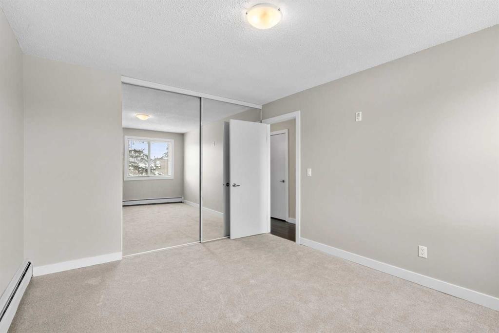 301-4455A Greenview Drive Ne, Calgary, AB - Indoor Photo Showing Other Room