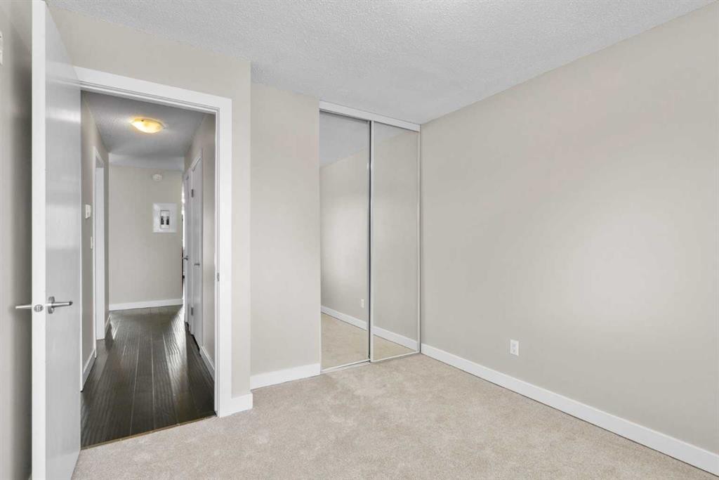 301-4455A Greenview Drive Ne, Calgary, AB - Indoor Photo Showing Other Room