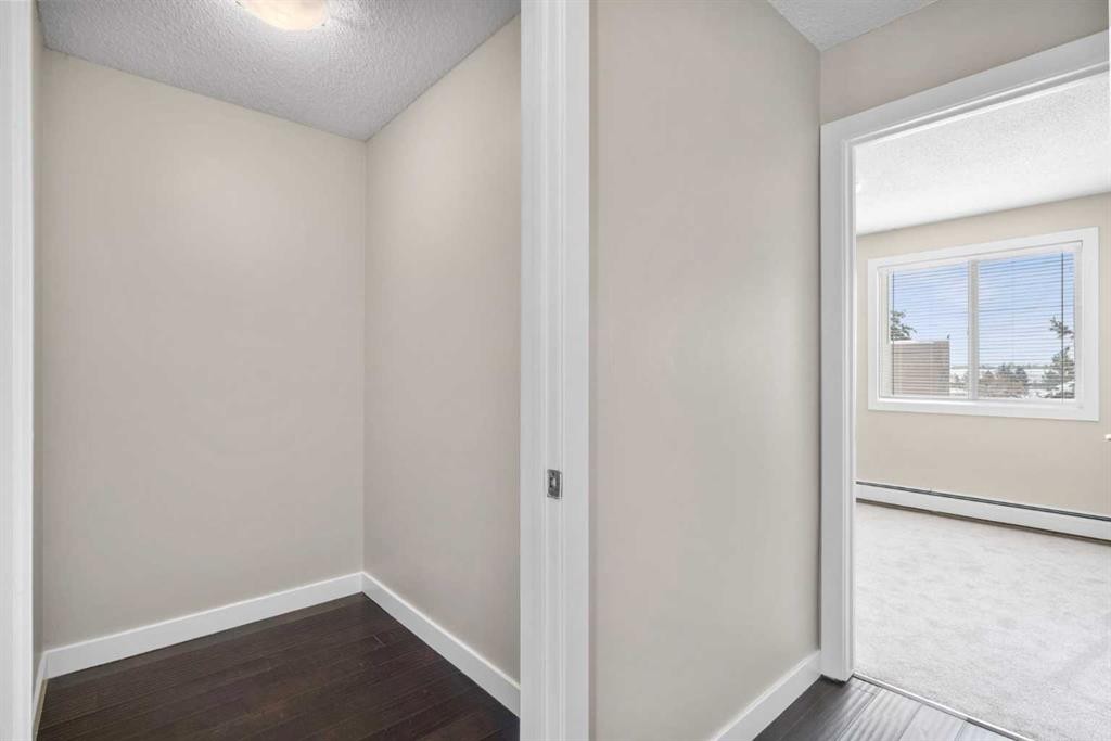 301-4455A Greenview Drive Ne, Calgary, AB - Indoor Photo Showing Other Room