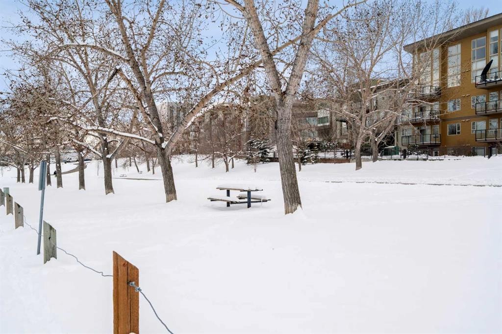 301-4455A Greenview Drive Ne, Calgary, AB - Outdoor
