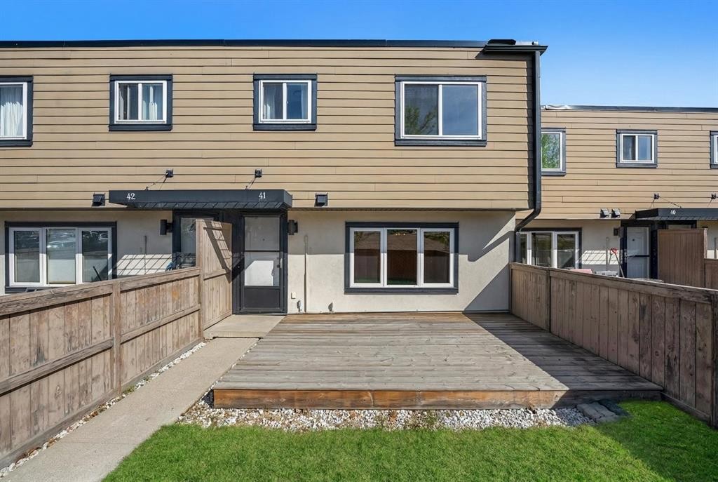 41-3809 45 Street Sw, Calgary, AB - Outdoor With Exterior