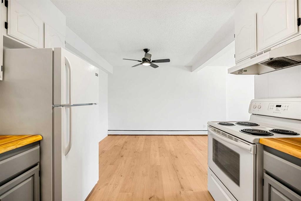 41-3809 45 Street Sw, Calgary, AB - Indoor Photo Showing Kitchen