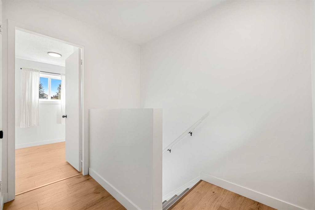 41-3809 45 Street Sw, Calgary, AB - Indoor Photo Showing Other Room